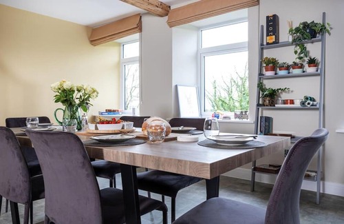 Kendal Apartamento | Upper Mint Mill: Superb new riverside apartment