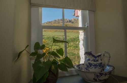 St Brides Cabaña | Upper Porthmawr - 5 Bedroom Cottage - Whitesands