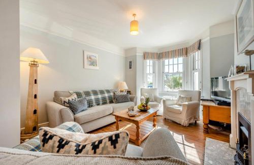 Treator Casa | Uppincot