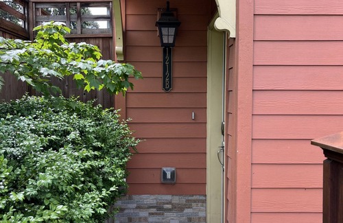 Arbor Lodge Apartamento | Upscale 1/1 apt close to Fred Meyers, MAX tram and 305 exit