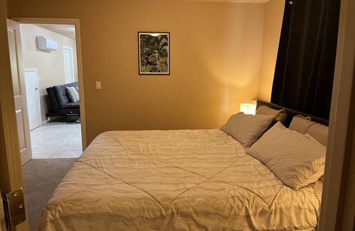 Arbor Lodge Apartamento | Upscale 1/1 apt close to Fred Meyers, MAX tram and 305 exit
