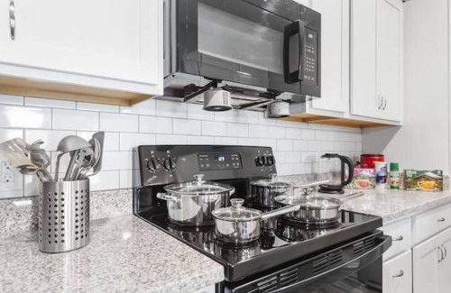Melbourne Condominio | Upscale 1BR/1BA: Resort Vibes, City Edge, Bliss