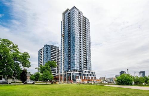 Kitchener Apartamento | Upscale 1BR Condo with King Bed and Amazing Cityscape Views