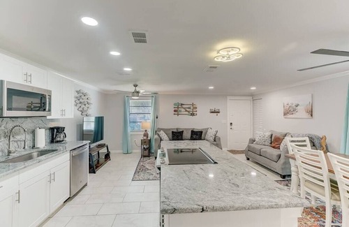 South Bradenton Condominio | *Upscale 2/2 condo with pool 6 mins from IMG