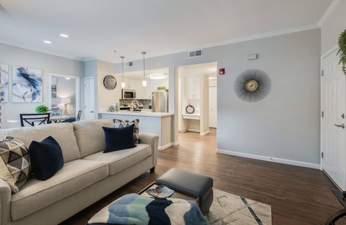 Roseville Apartamento | Upscale 2/2 Home in Roseville With Private Garage