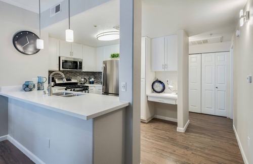 Roseville Apartamento | Upscale 2/2 Home in Roseville With Private Garage