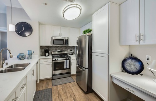 Roseville Apartamento | Upscale 2/2 Home in Roseville With Private Garage