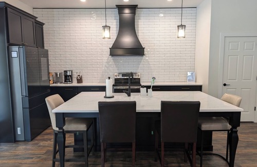Maryville Casa | Upscale 2-bedroom house with Fiber Optic Internet and close to the Dragon