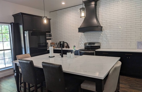 Maryville Casa | Upscale 2-bedroom house with Fiber Optic Internet and close to the Dragon