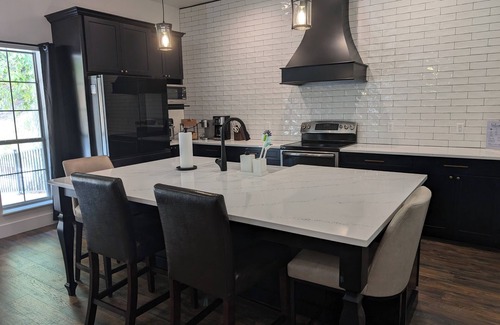 Maryville Casa | Upscale 2-bedroom house with Fiber Optic Internet and close to the Dragon