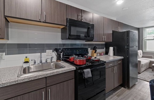Corryville Apartamento | Upscale 2 Bed Suite — Mins to Downtown Cincinnati!