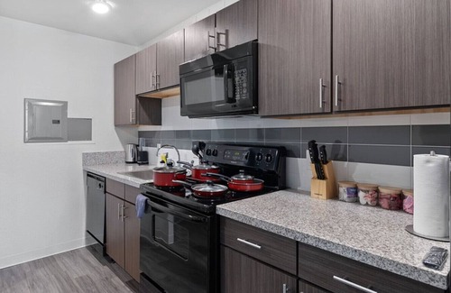 Corryville Apartamento | Upscale 2 Bed Suite — Mins to Downtown Cincinnati!