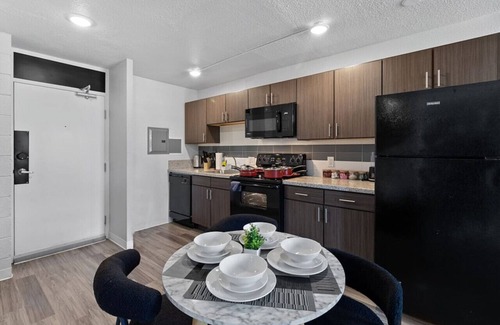 Corryville Apartamento | Upscale 2 Bed Suite — Mins to Downtown Cincinnati!
