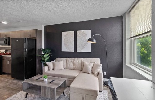 Corryville Apartamento | Upscale 2 Bed Suite — Mins to Downtown Cincinnati!