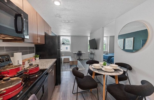Corryville Apartamento | Upscale 2 Bed Suite — Mins to Downtown Cincinnati!