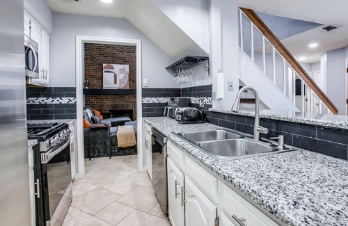 Garland Casa | Upscale 2 story luxury home in a lovely area!