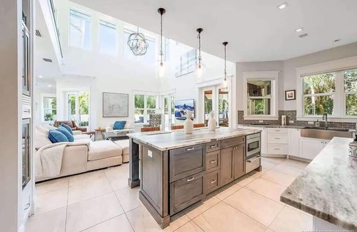 Stuart Villa | Upscale 2018 Elegant Mansion with Pool