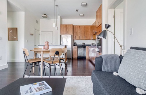 Cambridge Apartamento | Upscale 2B w/ W/D. Lots of amentities; Gym, Theatre, Pool. by Blueground