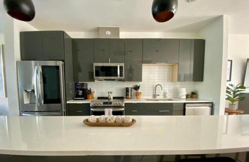 Central East Austin Apartamento | Upscale 2BR Condo w Patio City Views Walk to DT
