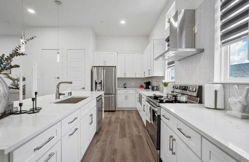 Dallas Casa | Upscale 2BR Hideaway, Ensuite Bliss, Pet-Friendly