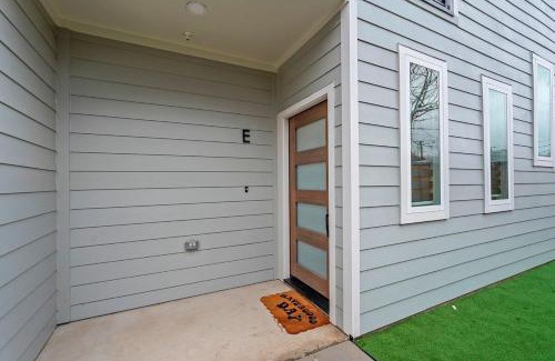 Dallas Casa | Upscale 2BR Hideaway, Ensuite Bliss, Pet-Friendly