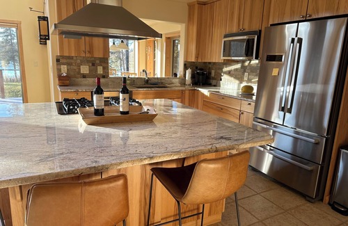 Talkeetna Casa | Upscale 3-bedroom lakefront house in Talkeetna
