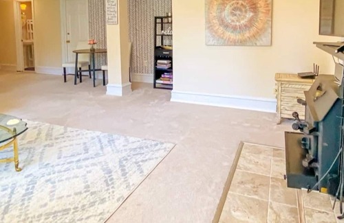 Annandale Condominio | Upscale 3BR/1BA Spacious Vista Apartment close to DC