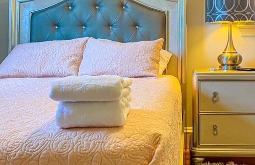Annandale Condominio | Upscale 3BR/1BA Spacious Vista Apartment close to DC