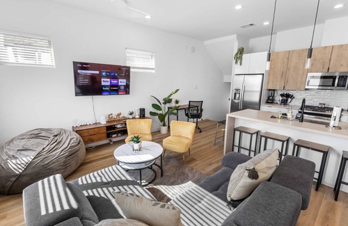OST - South Union Casa | Upscale 3BR+Crib | Sleeps 12 | Garage + Gym Access