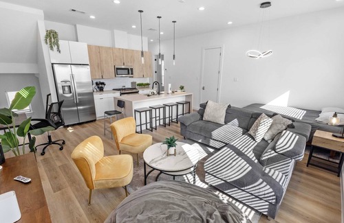 OST - South Union Casa | Upscale 3BR+Crib | Sleeps 12 | Garage + Gym Access