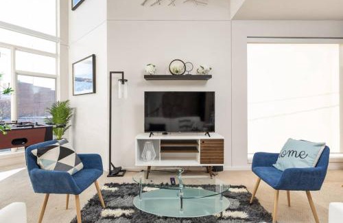Downtown Indianapolis Casa | Upscale 3BR Penthouse by CozySuites