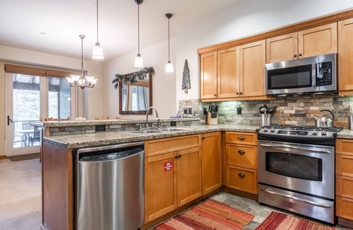 Woodwinds Casa | Upscale 4 Bed, 3 Bath at the Woodwinds with Mountain Views, Private Hot Tub, and Garage sleeps 10