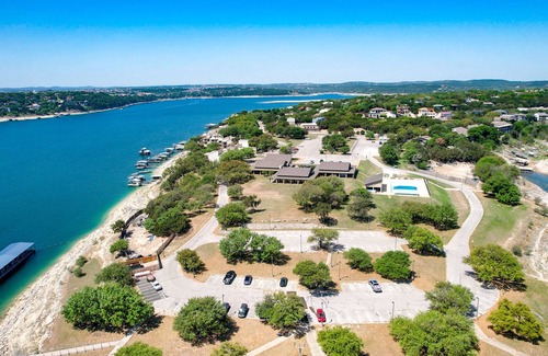 Point Venture Casa | Upscale 5BR Home on Lake Travis/hottub/lake Views