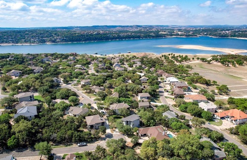 Point Venture Casa | Upscale 5BR Home on Lake Travis/hottub/lake Views