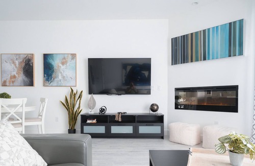Downtown Apartamento | Upscale Apartment in Glendale