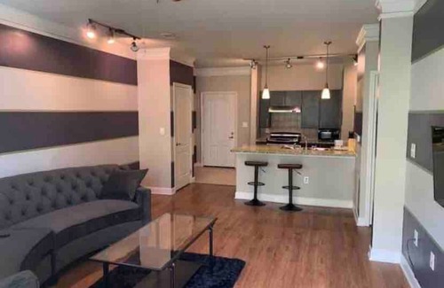 Underwood Hills Casa | Upscale apt. in Central downtown location