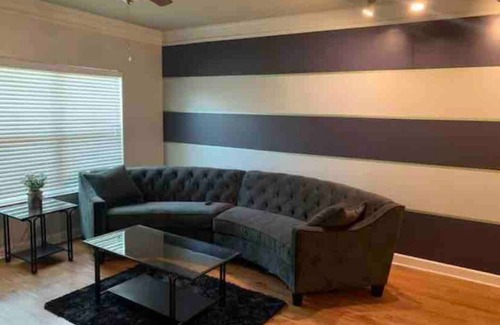 Underwood Hills Casa | Upscale apt. in Central downtown location