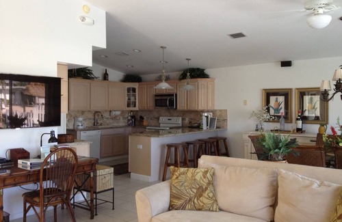 Key Colony Beach Casa | Exclusivo Hermoso Duplex W / Pvt. Piscina / Cabana Club & Inch Beach!