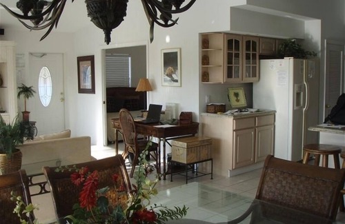 Key Colony Beach Casa | Exclusivo Hermoso Duplex W / Pvt. Piscina / Cabana Club & Inch Beach!