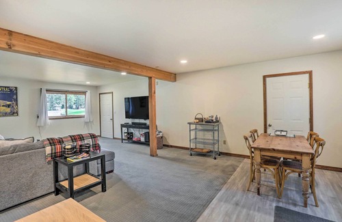 Bend Cabina | Upscale Bend Barn w/ Deck - Close to Trails!