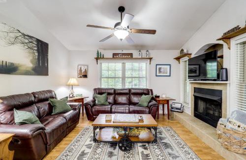 Newland Casa | Upscale Blue Ridge Mtns Escape Great for Groups!