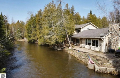 Mayfield Casa | Upscale Boardman River! Hot Tub! Fireplace!