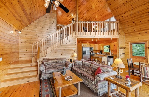 Murphy Casa | Upscale Cabin with Mountain Views - Pet Friendly!