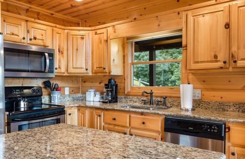 Murphy Casa | Upscale Cabin with Mountain Views - Pet Friendly!