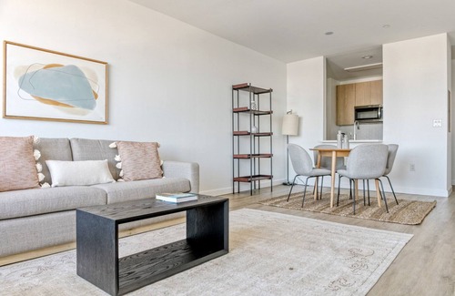 Cambridgeport Apartamento | Upscale Cambridge 1BR w/ Gym & W/D, walk to Harvard Bridge, by Blueground