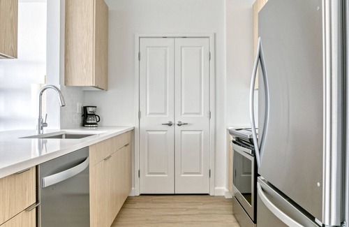Cambridgeport Apartamento | Upscale Cambridge 1BR w/ Gym & W/D, walk to Harvard Bridge, by Blueground