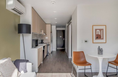 Judkins Park Apartamento | Upscale Central District 1BR w/ Gym & Pets, nr Dining, by Blueground
