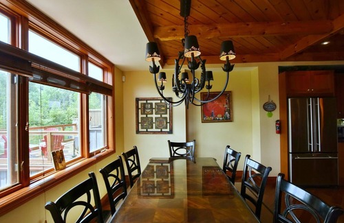 Craigleith Chalet De Esquí | Chalet de lujo con bañera de hidromasaje privada. Apertura de la piscina el 24 de mayo. Certificado de regalo de $ 250.