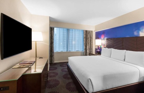 Magnificent Mile Hotel | Upscale City Center Stay | Prime Locale | City Views | Pets Allowed