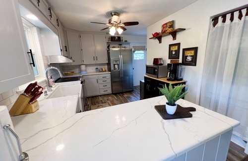 Winston - Salem Cabaña | Upscale City Cottage Getaway